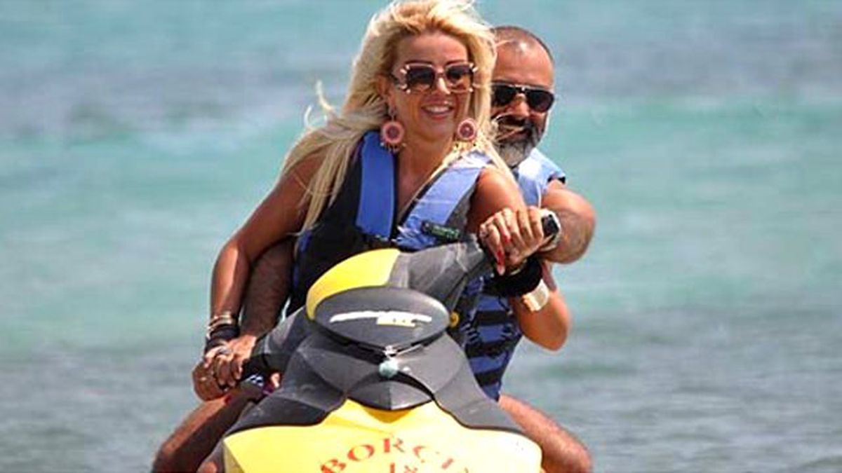 Nazlı Hamarat Yasta Değil, Barda!