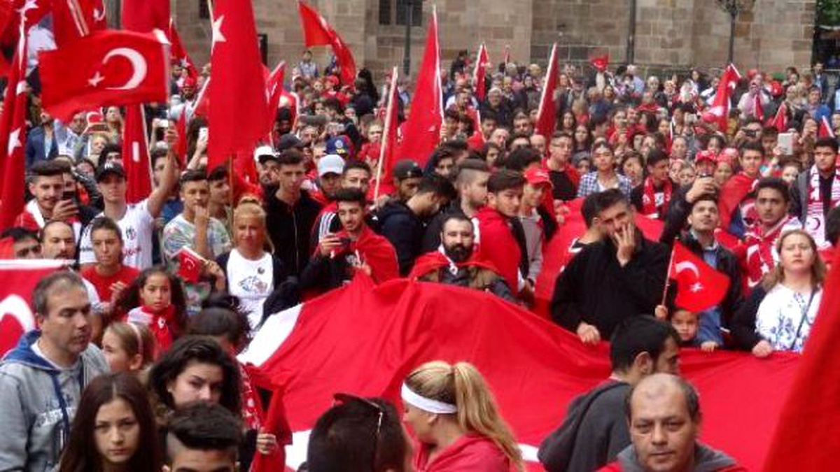 Nürnbergli Türkler Teröre Karşı Yürüdü