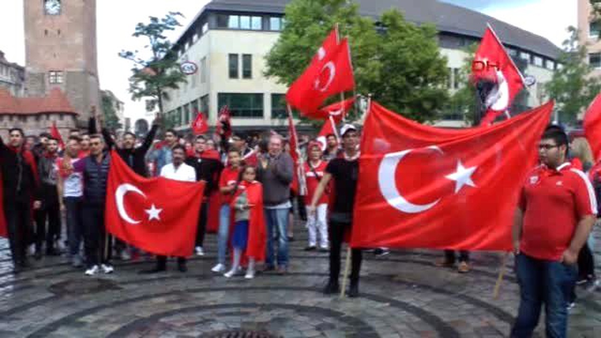 Nürnbergli Türkler Teröre Karşı Yürüdü
