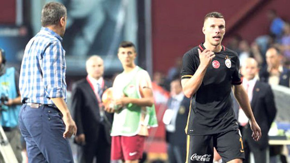 Podolski, Hamza Hamzaoğlu'nun Yüzüne Bile Bakmadı