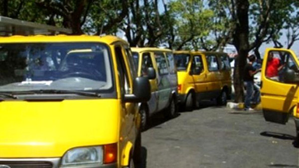 Sarı Dolmuşta Genç Kızı 'Alıkoyma' Rezaleti