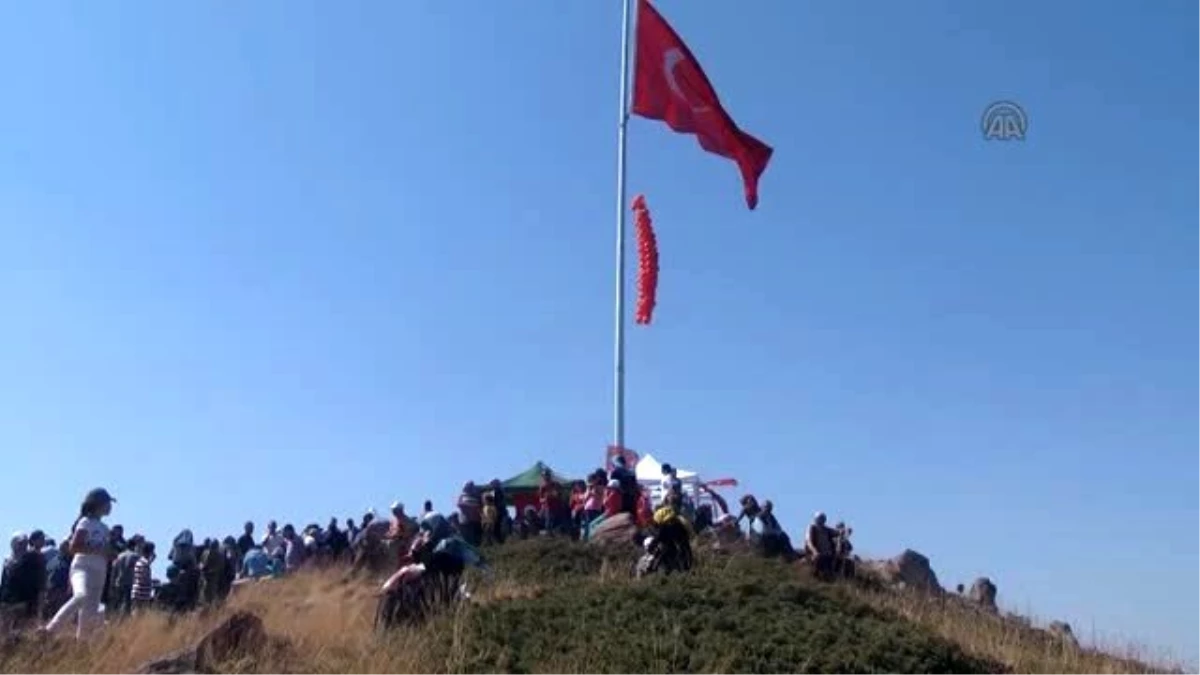 Şehitler Anısına Dev Türk Bayrağı