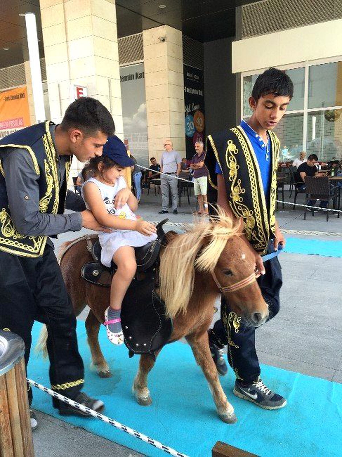 Sevimli Ponyler Nata Vega Outlet'te