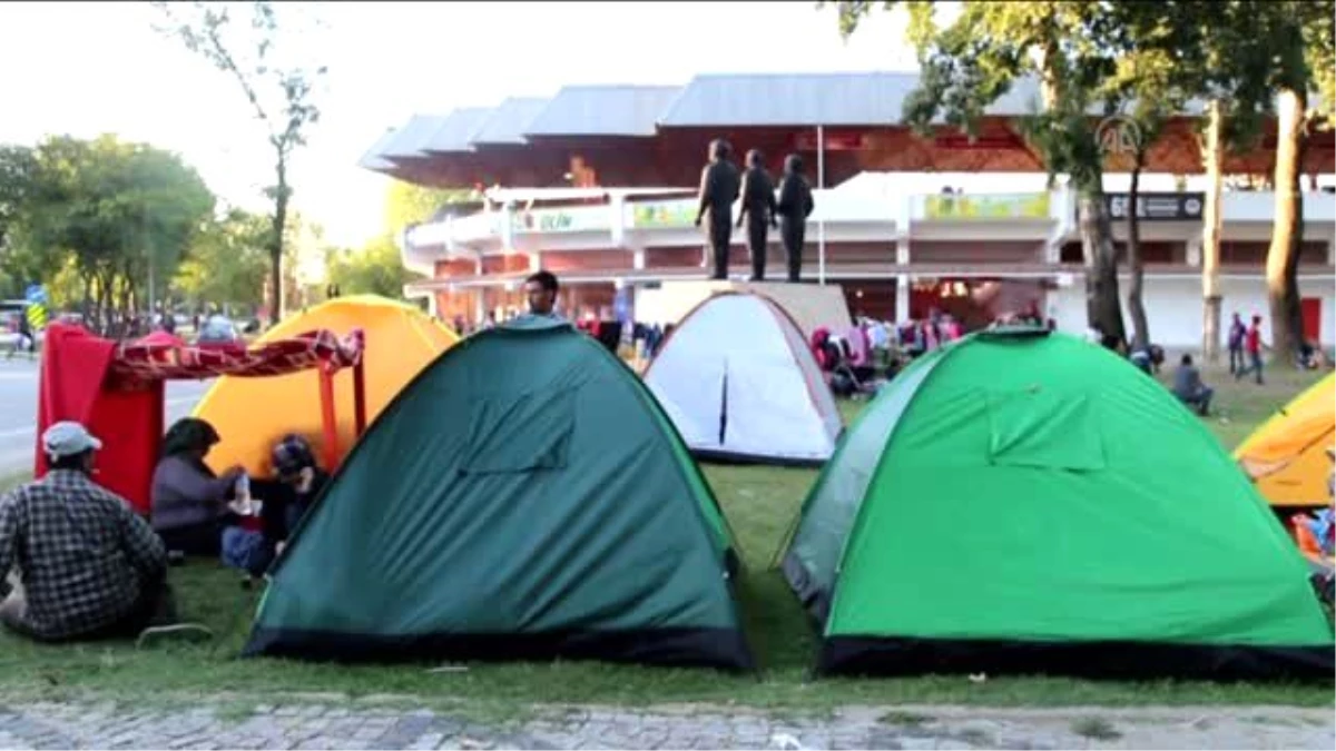 Sığınmacılar Tunca Nehri\'nde Yıkandı