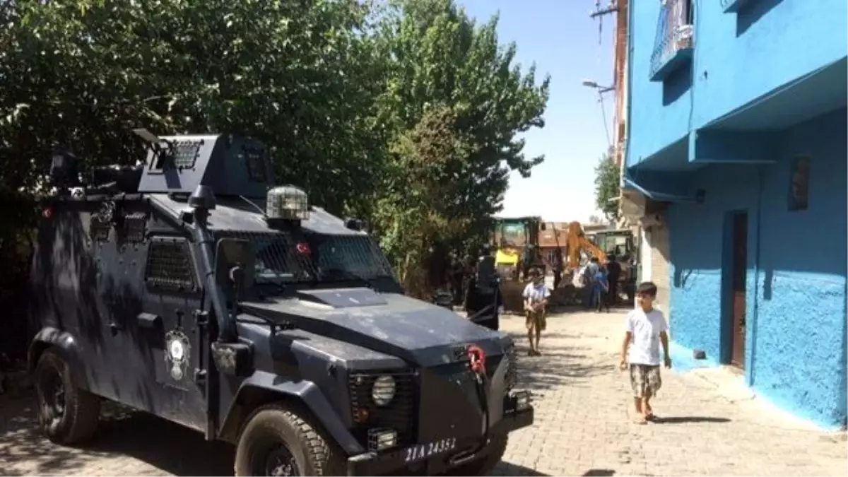 Diyarbakır\'da Çatışma: 1 Polis Yaralı