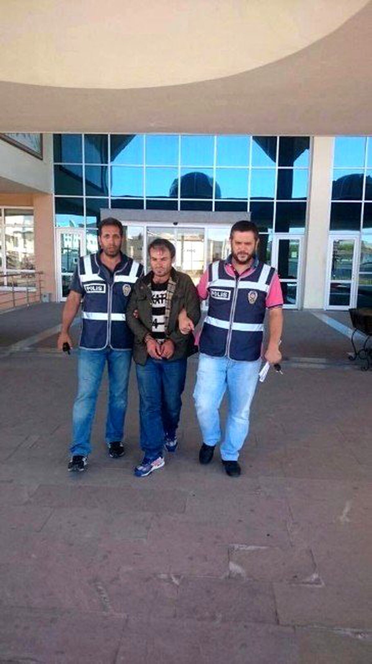 Suriyeli Sığınmacıların Arasına Karışarak Yurt Dışına Çıkmak İsteyen Şahıs Yakalandı