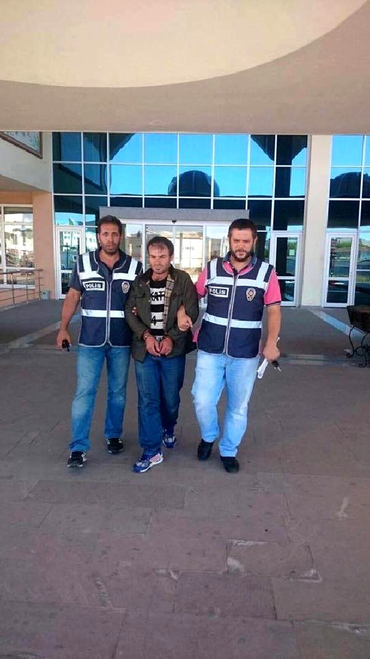 Suriyelilerin Arasına Karışıp Avrupa\'ya Kaçmak İsterken Yakalandı