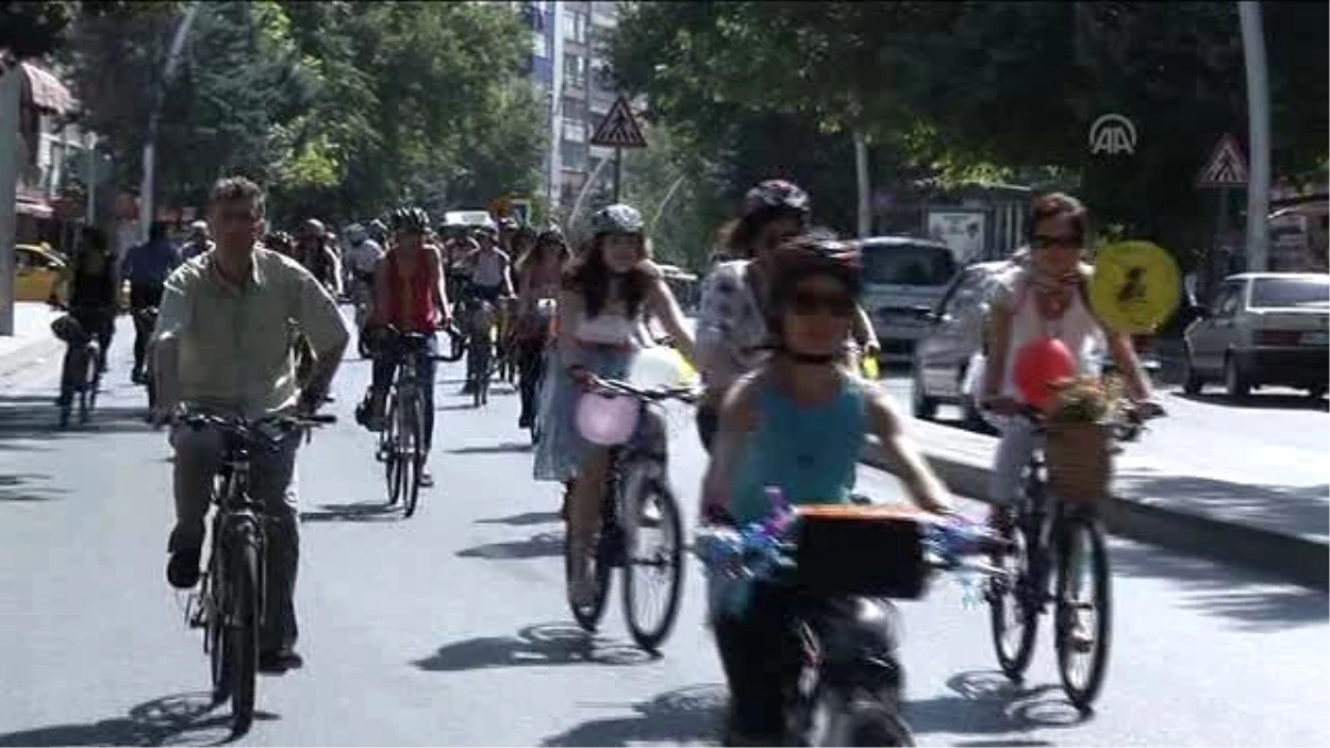 Süslü Kadınlar" Bisiklete Bindi