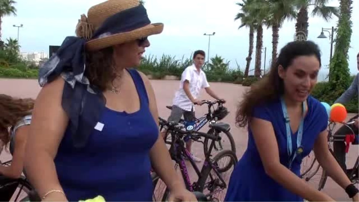 Süslü Kadınlar" Otomobilsiz Kent İçin Bisiklet Sürdü