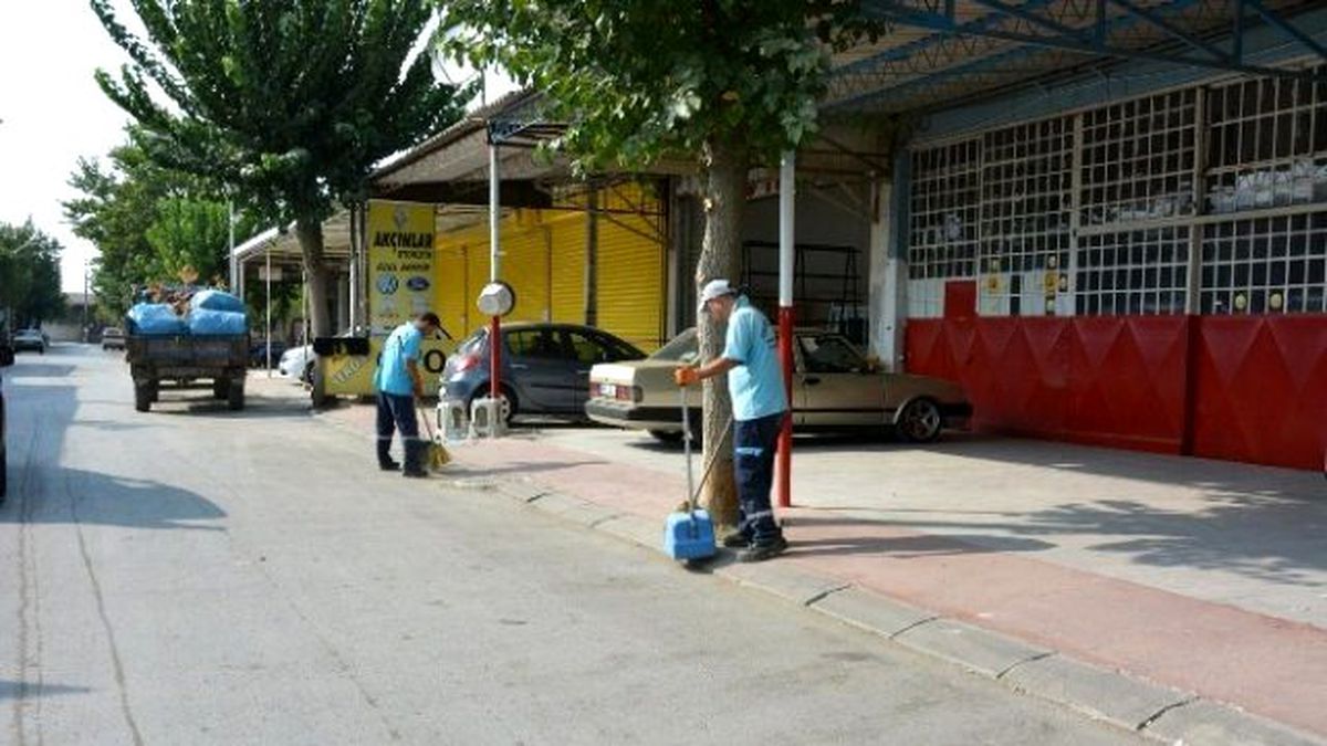 Yunusemre Belediyesi\'nden Bayram Temizliği