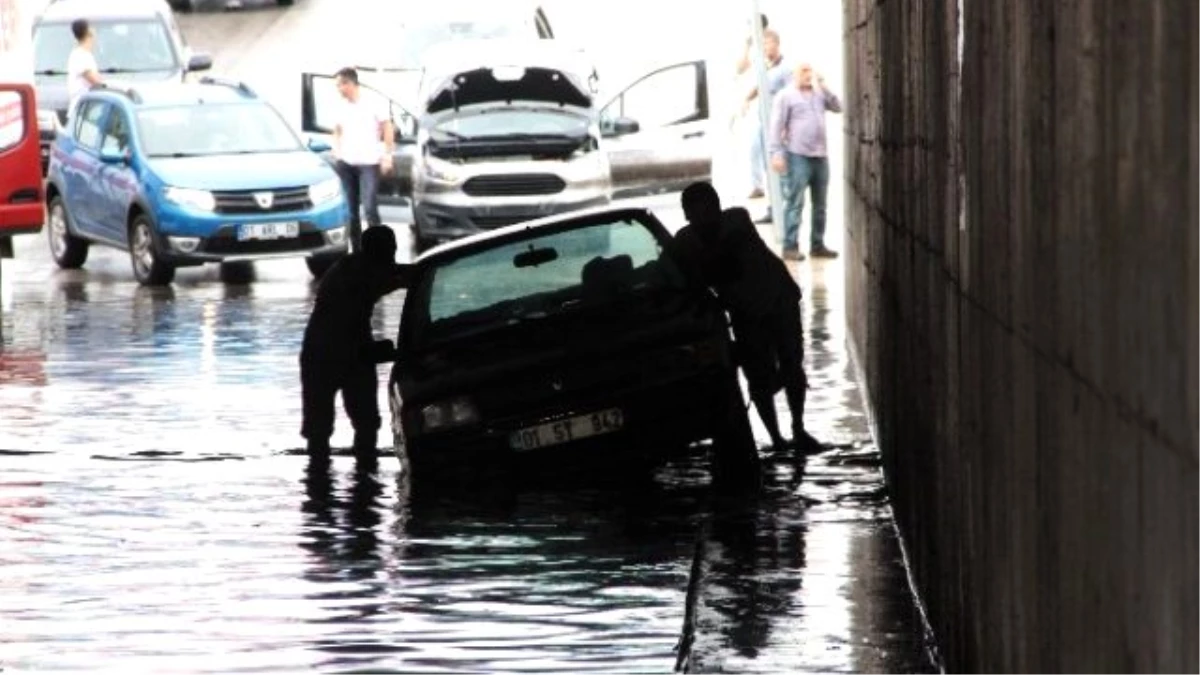 Adana\'da Alt Geçitleri Su Bastı