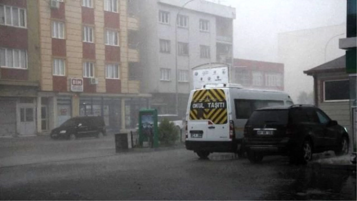 Adana\'da Fırtına ve Yağmur Hayatı Felç Etti