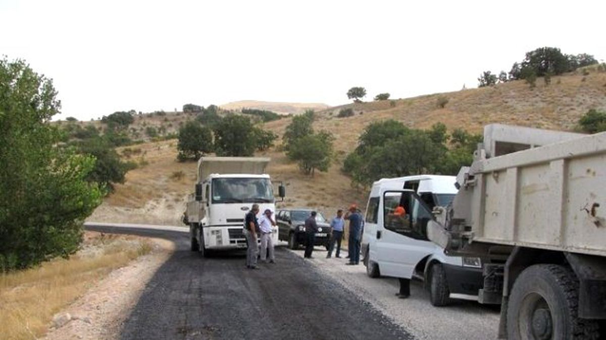 Ağın\'da Demirçarık-modanlı Yolu Asfaltlanıyor