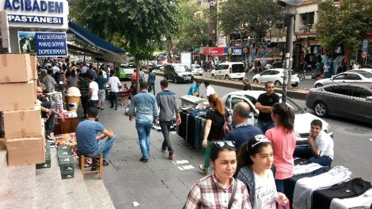 Bayram Alışverişleri \'Kaldırıma\' Taşındı