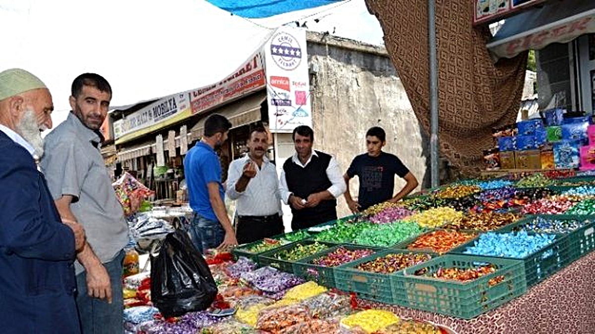 Bitlis\'te Bayram Pazarı Kuruldu
