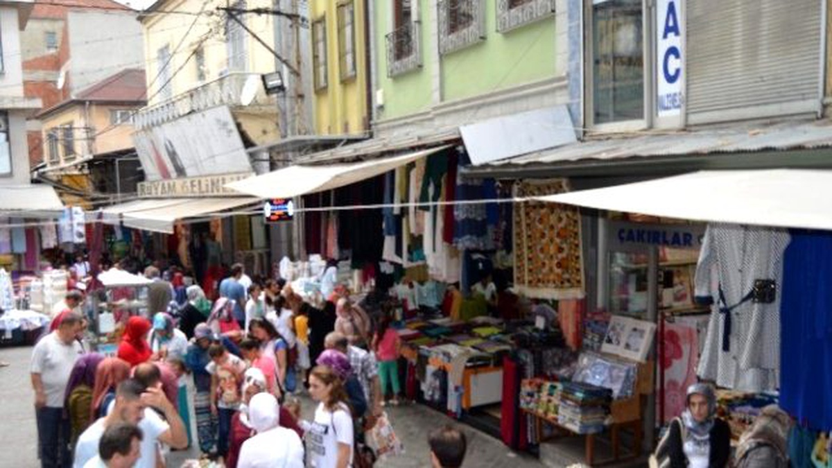 Çarşı Pazarda Bayram ve Okul Yoğunluğu