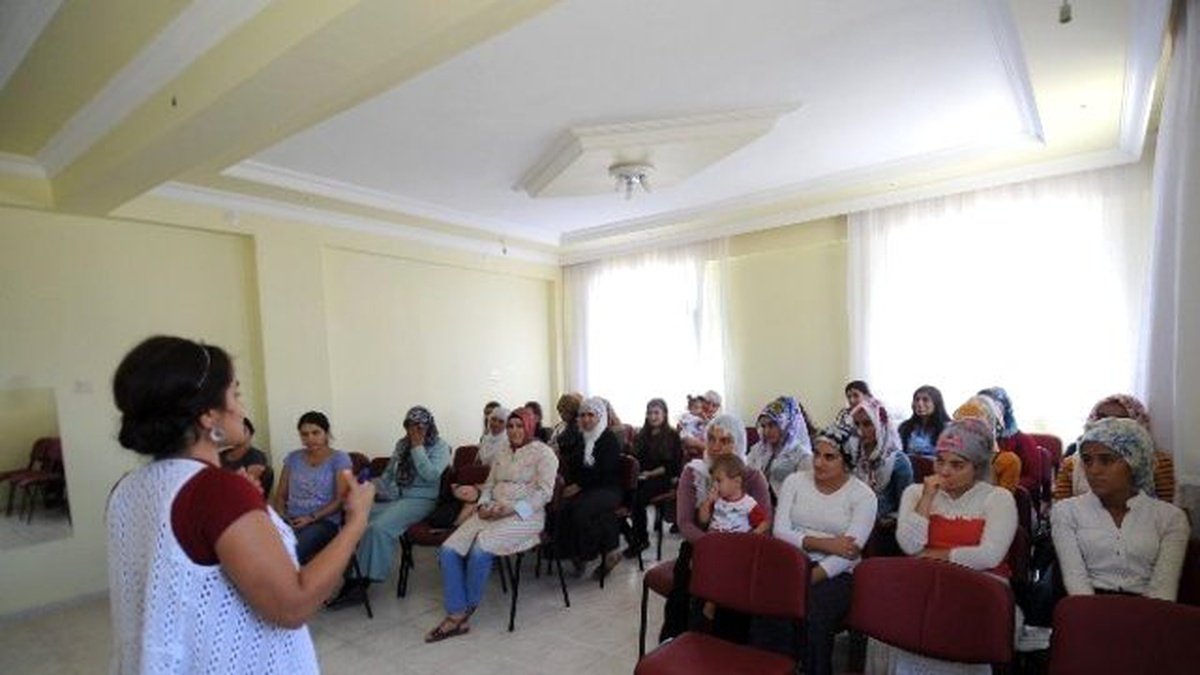 Gezici Köy Ekibi Kadınları Bilgilendiriyor
