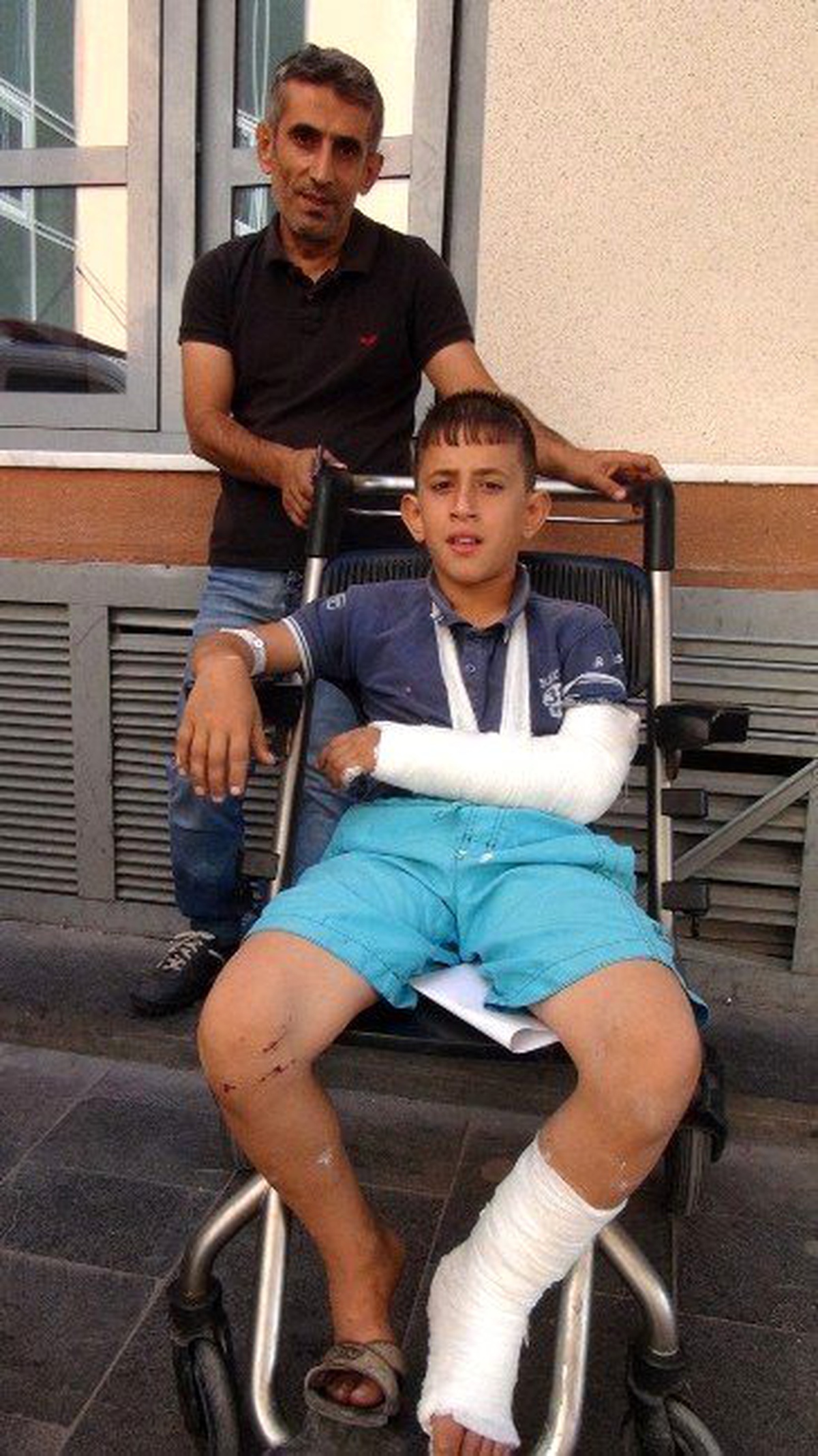 Güvercinini Yakalamaya Çalışan Çocuk Duvardan Düşerek Yaralandı