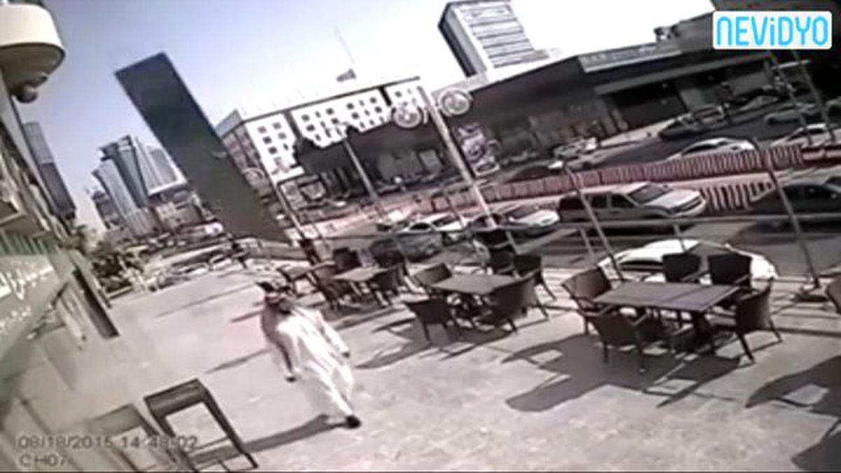 Kafasına Cam Panel Düştü