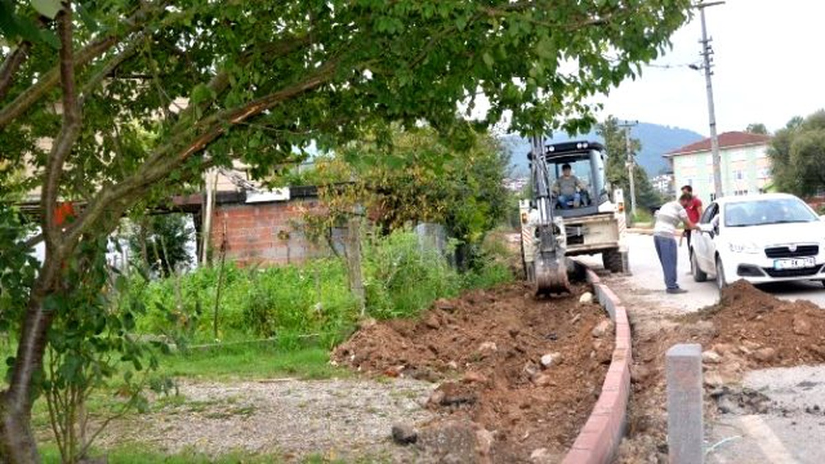 Kartepe Mesudiye Caddesi\'nde Kaldırım Çalışması