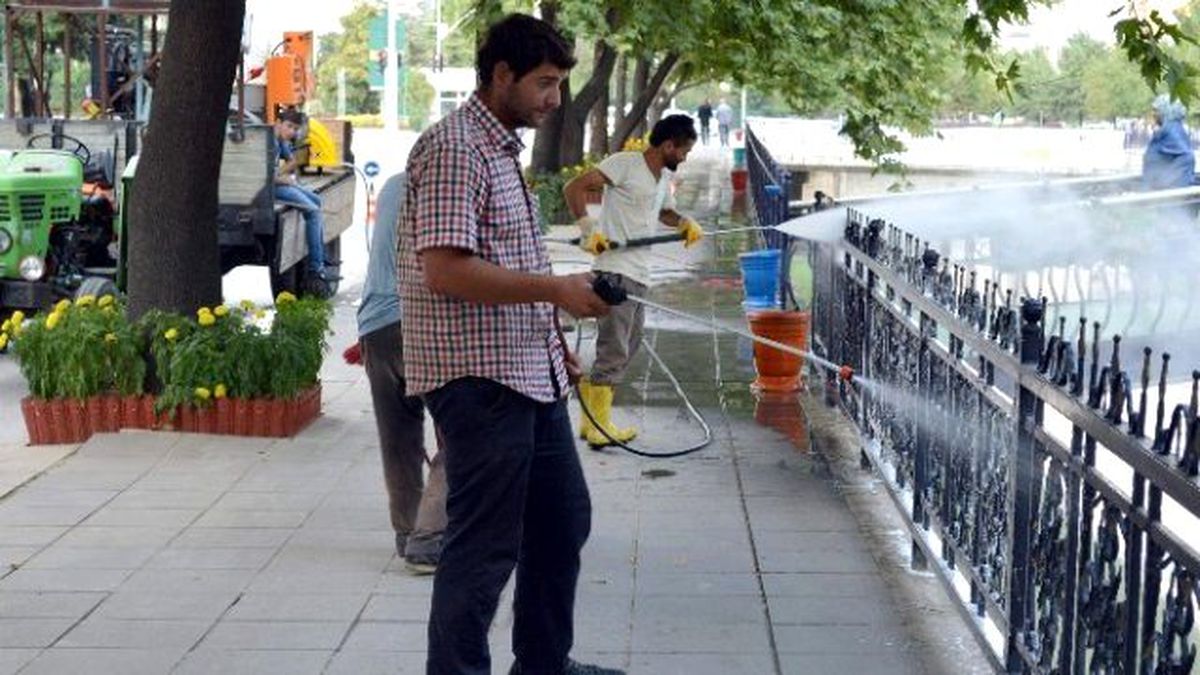 Kastamonu Belediyesi, Cadde ve Sokakları Yıkıyor