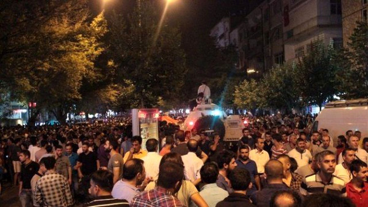 Kırşehir\'de Bayrak Eylemi Sonrasında Çıkan Olaylarla İlgili Olarak 13 Kişi Tutuklandı