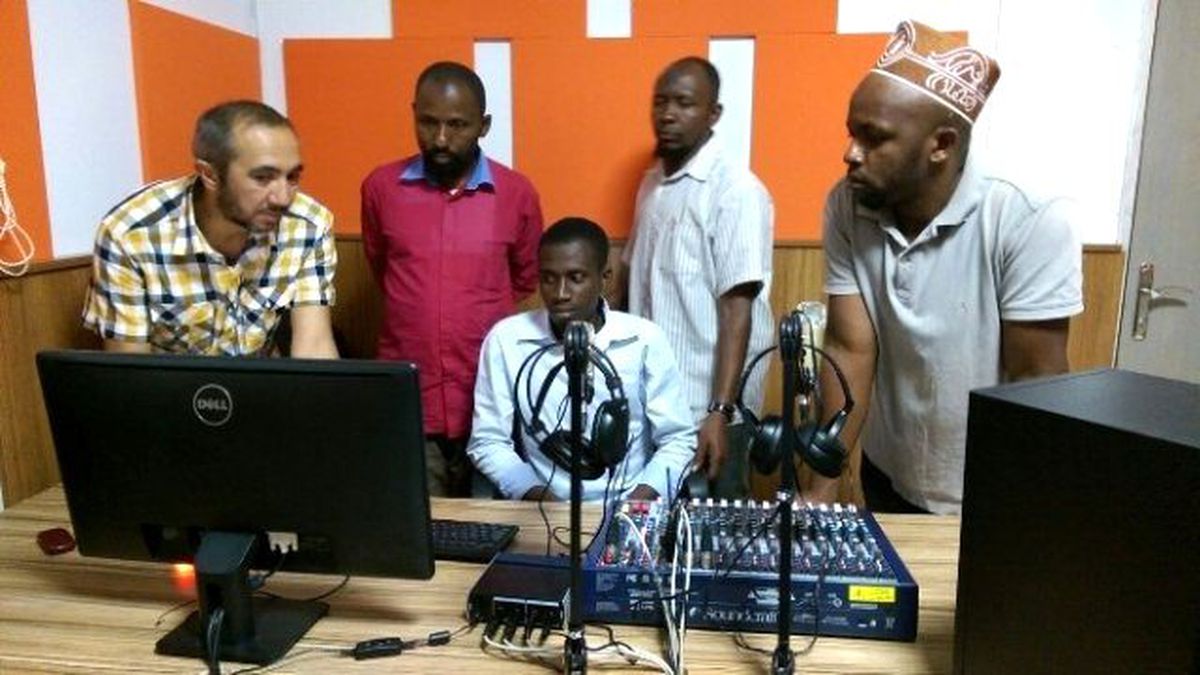 Komorlar Birliği\'nin Başkenti Moroni\'de Modern Fm Radyo İstasyonu Yayına Başladı