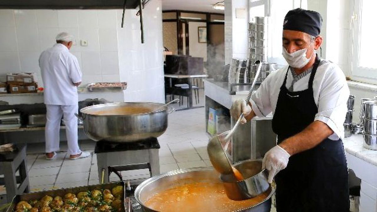 Konak\'ta İhtiyaç Sahibi Vatandaşların Sofraları Boş Kalmıyor