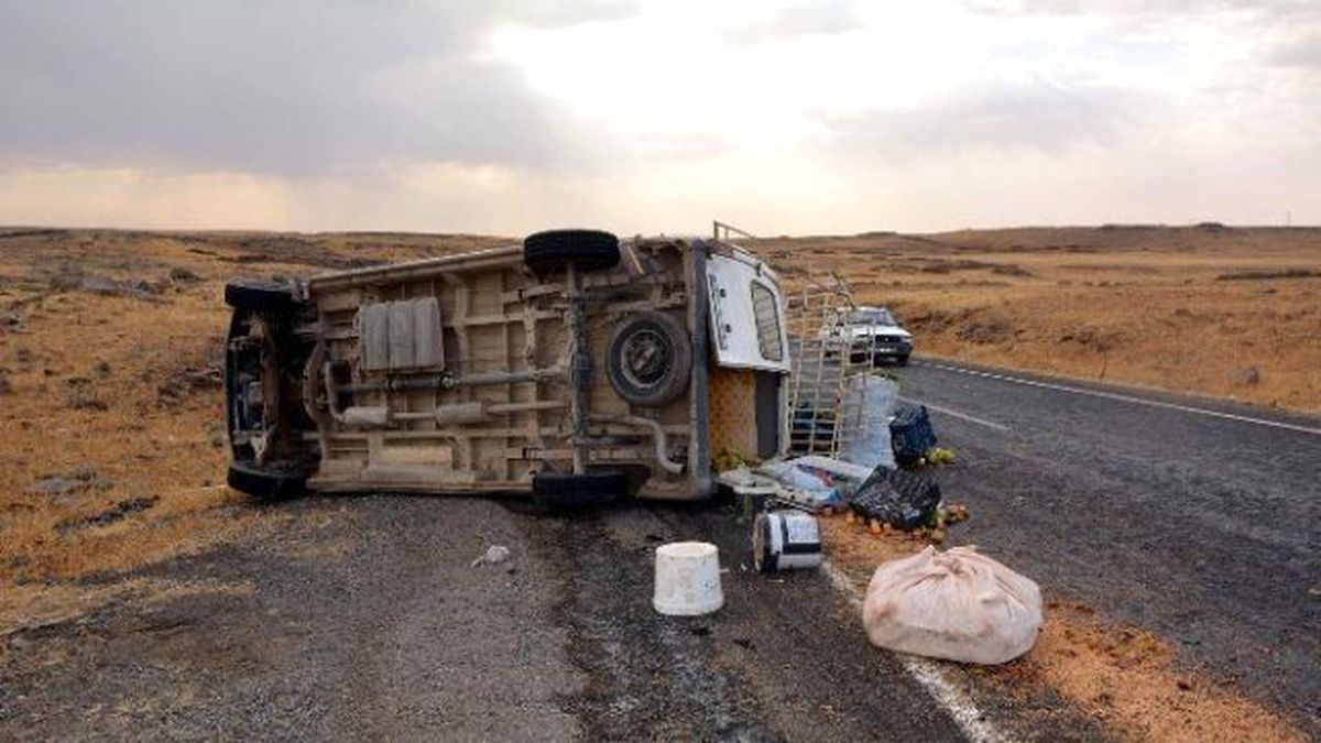 Minibüs Devrildi: 21 Yaralı