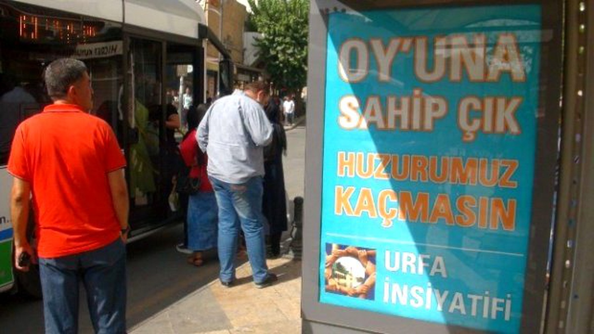Oy\'una Sahip Çık Huzurumuz Kaçmasın" Afişi Dikkat Çekti