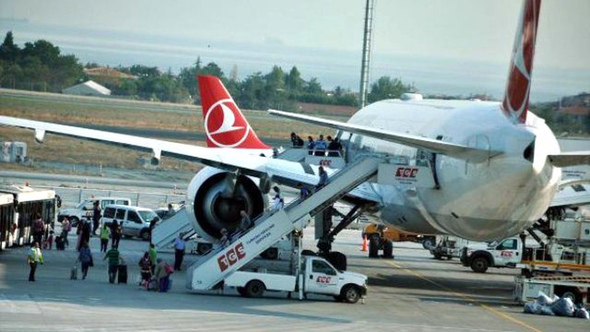 Param Çalındı" Deyince, Yolcular Uçakta 45 Dakika Hapsoldu