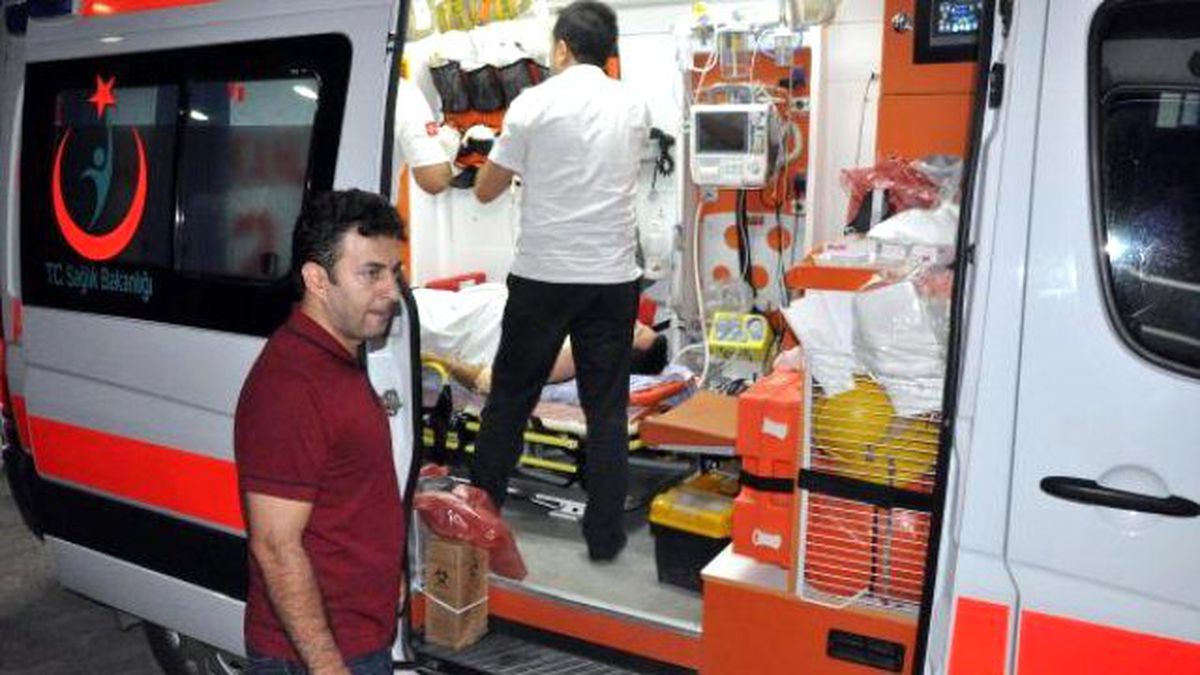 PKK\'lılar Hozat İlçe Emniyet Amiri\'nin Aracını Taradı: 2 Polis Yaralı