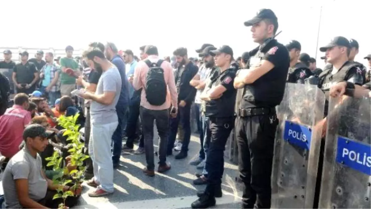 Police Blocks Migrants\' March, Opposition Mps Arrive For İnspection