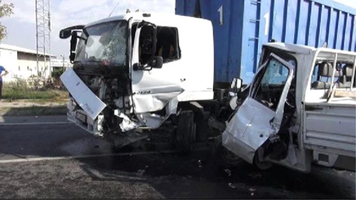 Sancaktepe\'de Zincirleme Trafik Kazası