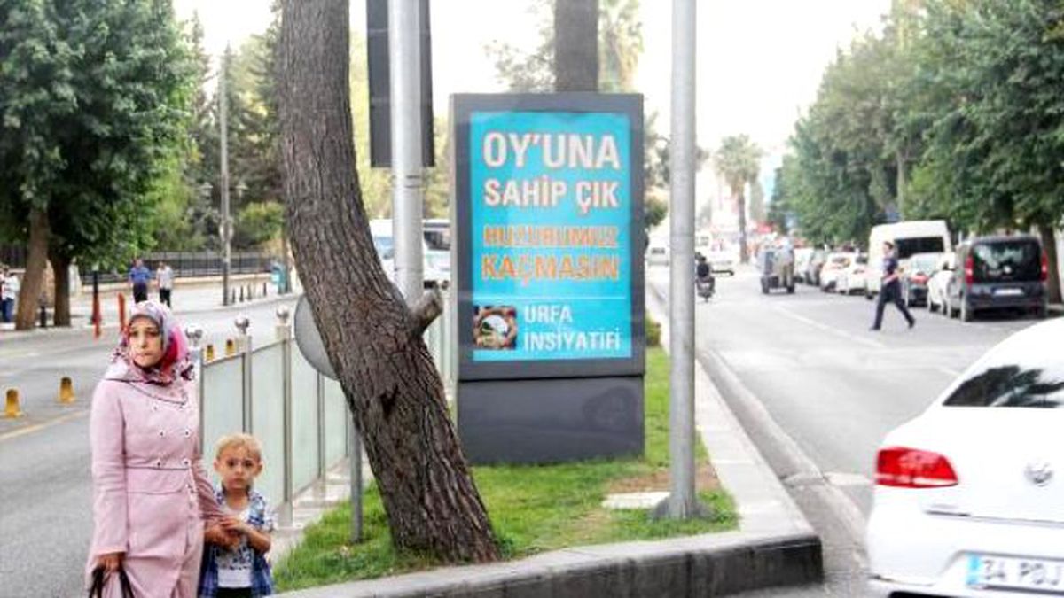 Şanlıurfa'da 'Oy'una Sahip Çık, Huzurumuz Kaçmasın' Afişi