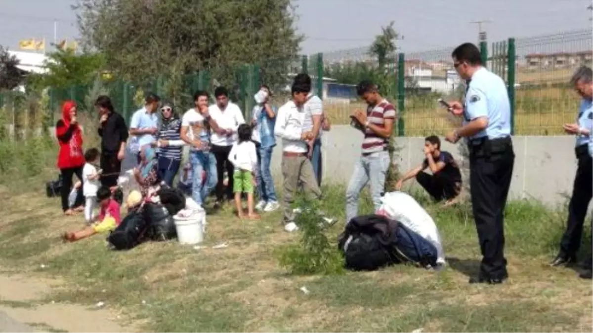 Taksilerle Edirne\'ye Gitmek İsteyen 23 Suriyeli Yakalandı