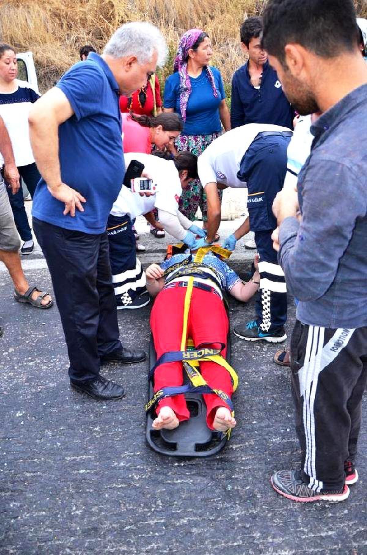 Tır, Servis Minibüsüyle Çarpıştı: 11 Yaralı