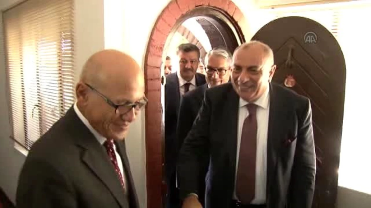 Türkeş, KKTC 2. Cumhurbaşkanı Talat ile Görüştü