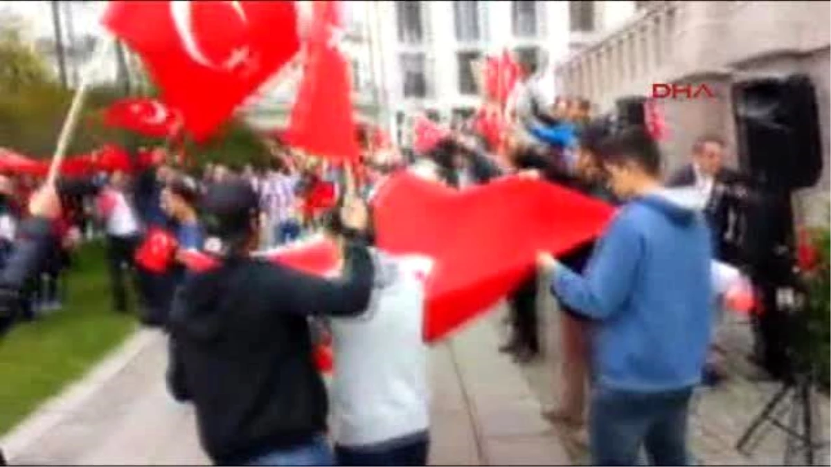 Türkler Terörü Kınama Yürüyüşü Düzenlediler