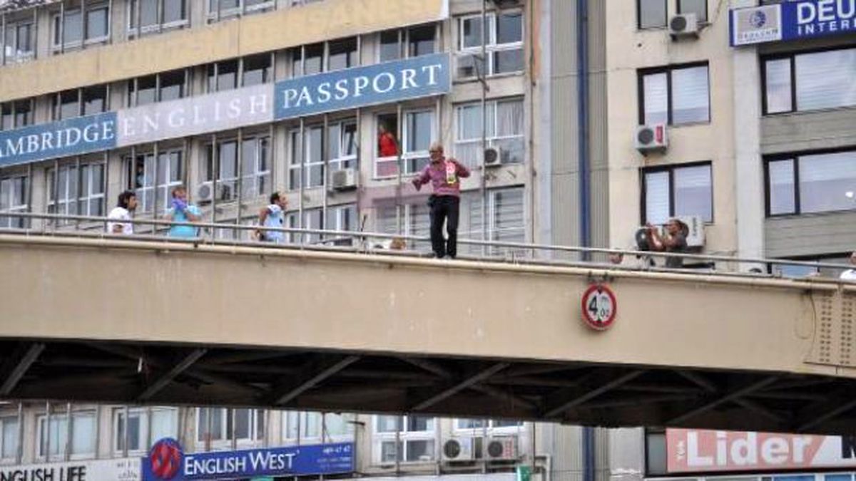 Üst Geçitte İntihar Girişimi