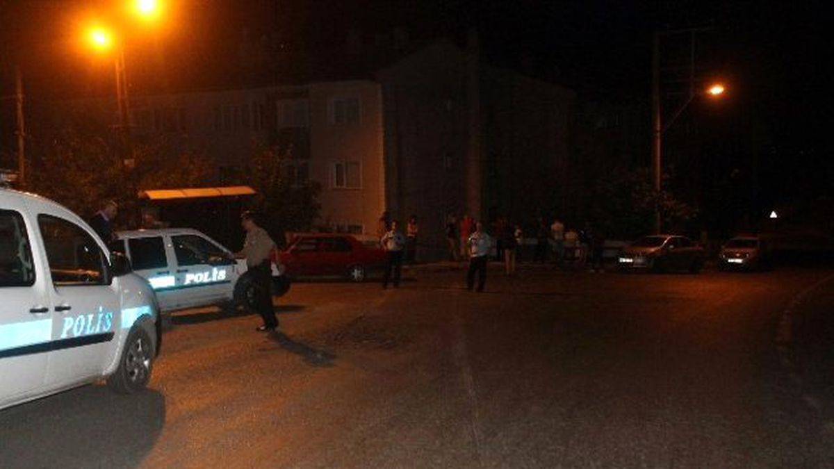 Yolcu Minibüsü Binaya Çarparak Aşağı Uçtu: 2 Yaralı
