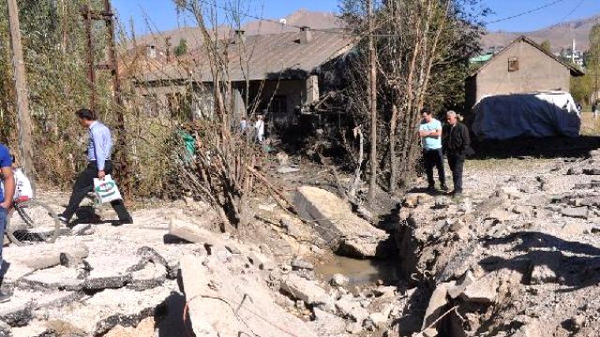 Yüksekova\'da Polise Bombalı Tuzak Ucuz Atlatıldı