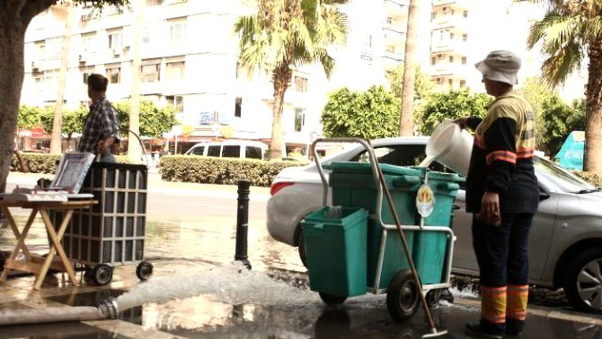 Adana Yaralarını Sarıyor