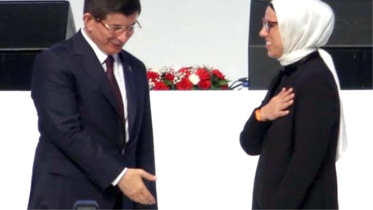 AK Partili Vekil, Davutoğlu\'nun Elini Sıkmadı