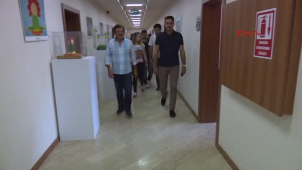 Antalya Selami Şahin Expo\'ya Ağaç Dikti, Şarkı Söyledi