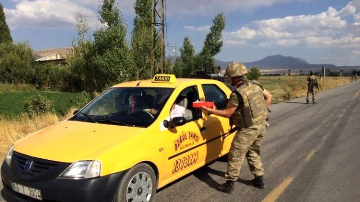 Askerden Yolculara Bayram Şekeri