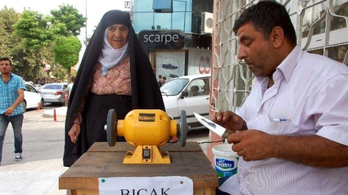 Bıçak Bileyicileri, Kurban Bıçaklarını Bilemeye Başladı