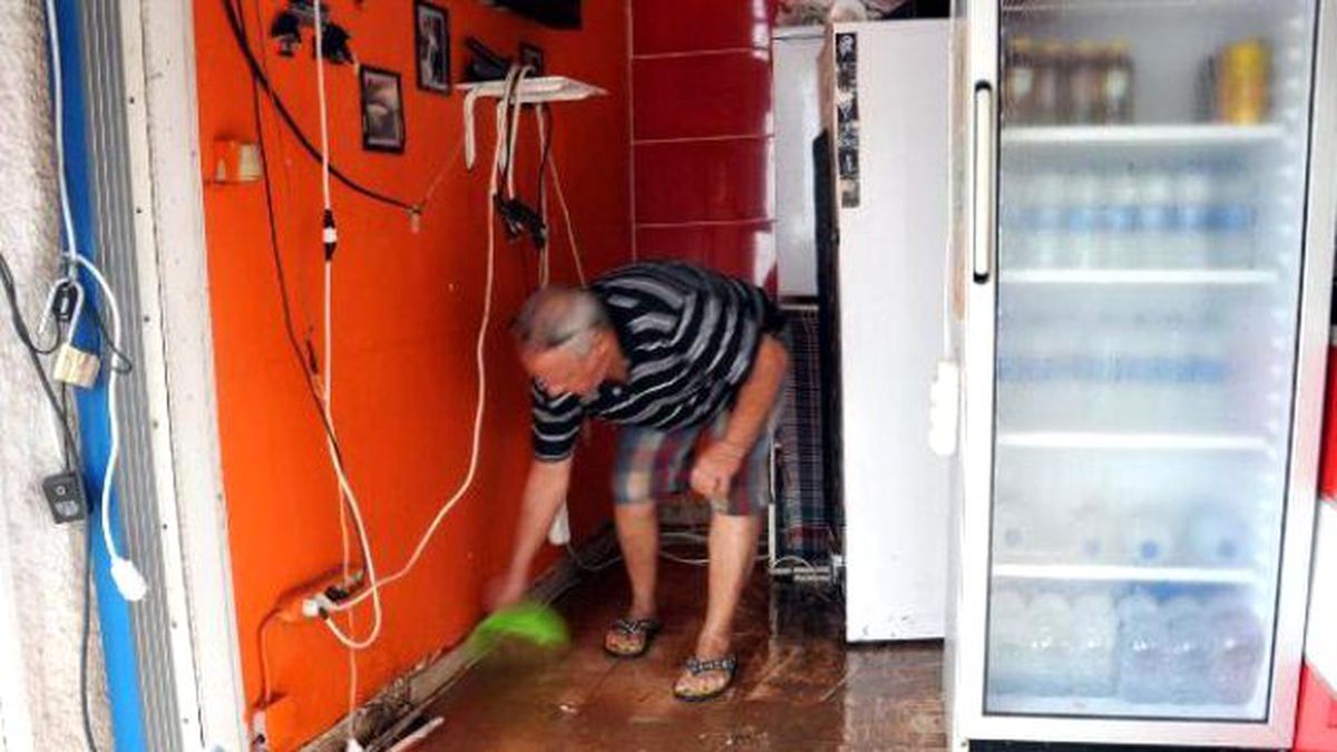 Bodrum\'da Sağanak Yağmur Su Baskınlarına Neden Oldu (2)
