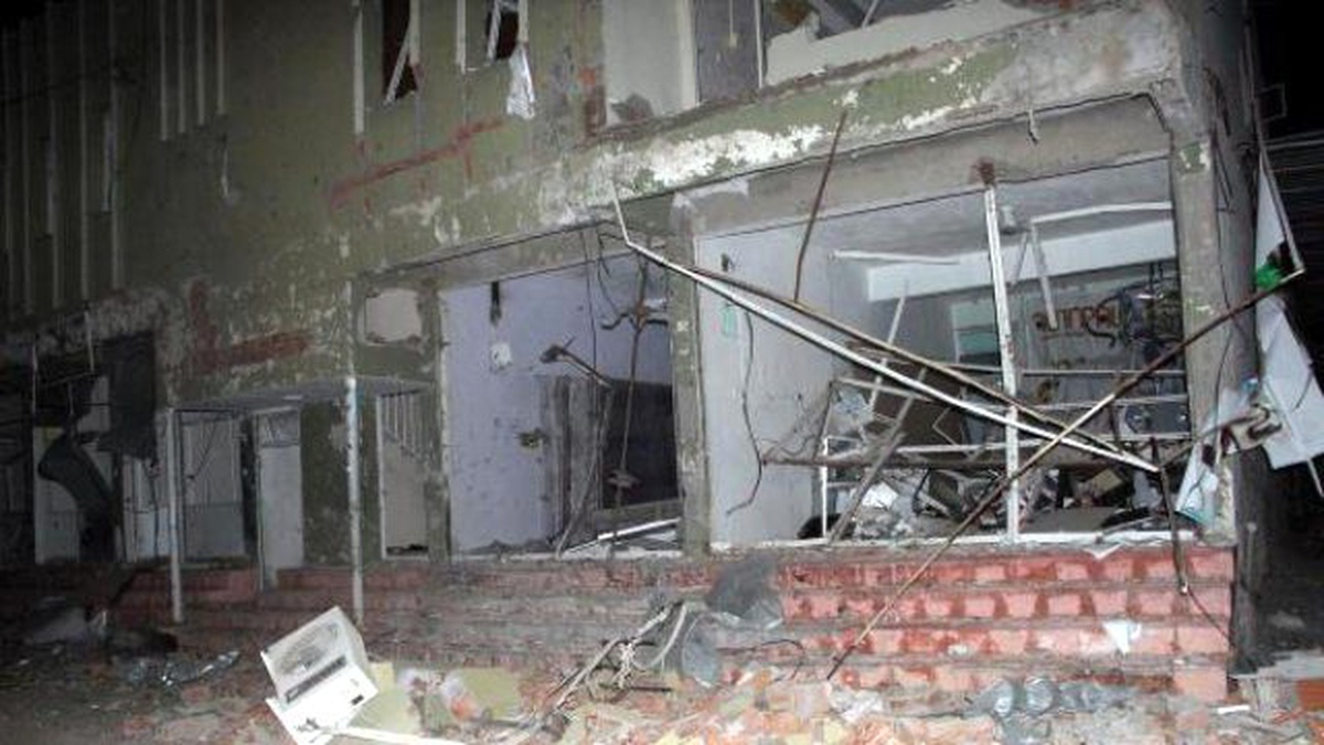 Bomba Yüklü Otomobil, Zırhlı Polis Aracının Geçişi Sırasında Uzaktan Kumandayla Patlatıldı