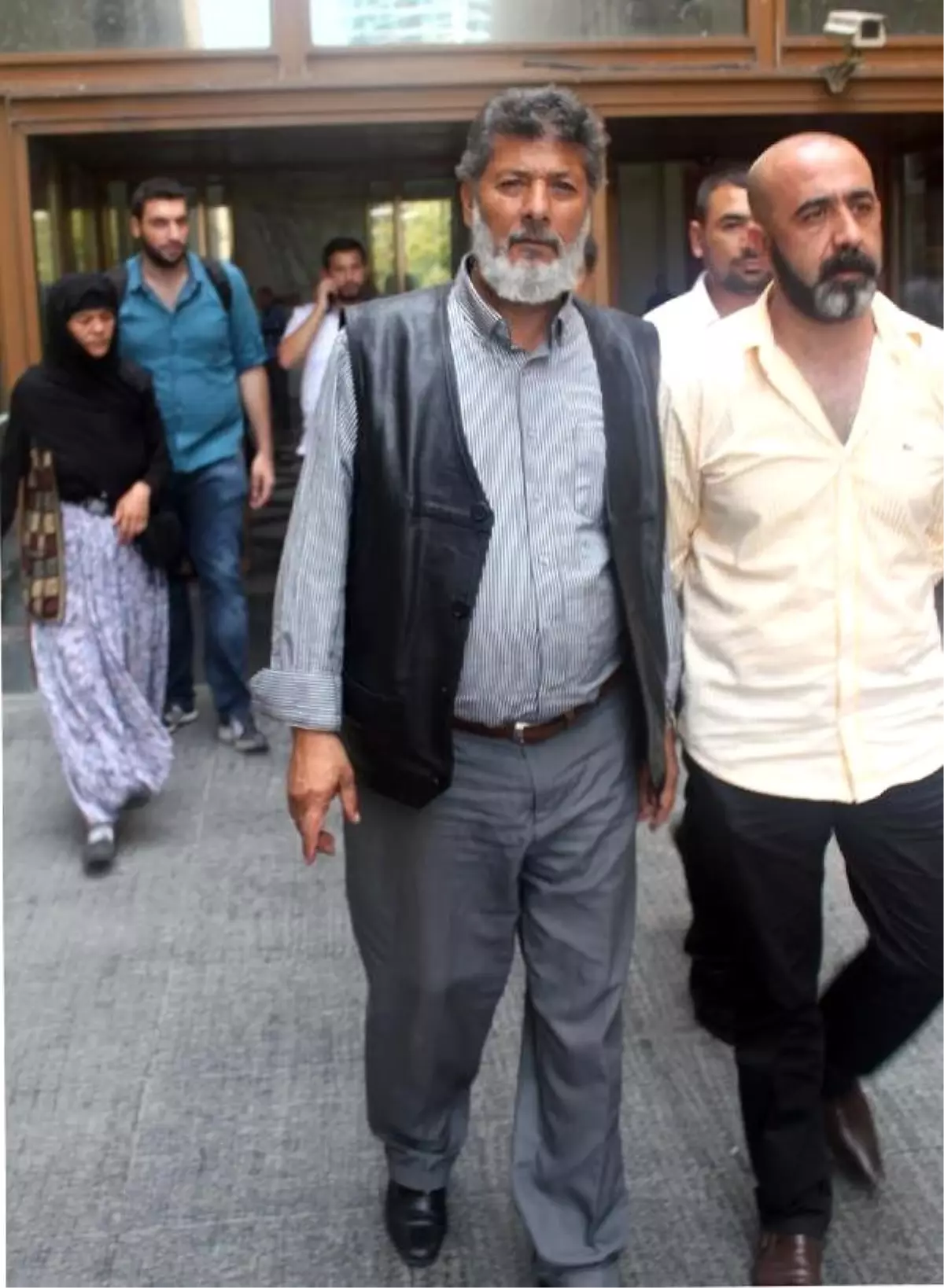 Bursa\'da 3 Kişinin Öldürüldüğü \'Kanlı Roman Düğünü\' Sanıkları Hakim Karşısında